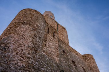 Termoli 'nin Swabian kalesi profiline göre şehrin ortaçağ köyü. İnşaatı yaklaşık 13. yüzyıla dayanıyor..