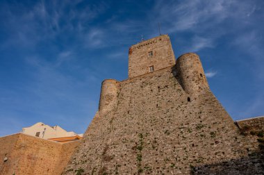 Termoli 'nin Swabian kalesi profiline göre şehrin ortaçağ köyü. İnşaatı yaklaşık 13. yüzyıla dayanıyor..