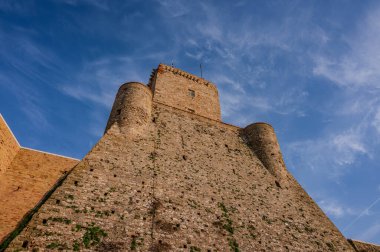 Termoli 'nin Swabian kalesi profiline göre şehrin ortaçağ köyü. İnşaatı yaklaşık 13. yüzyıla dayanıyor..