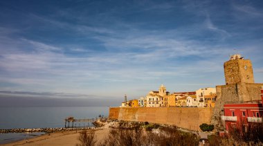 Termoli, İtalya 'nın Molise eyaletinde Campobasso eyaletinde yer alan bir şehirdir. Termoli, Adriyatik kıyısında yer almaktadır..