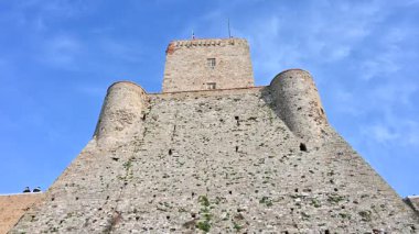 Termoli 'nin Swabian kalesi profiline göre şehrin ortaçağ köyü. İnşaatı yaklaşık 13. yüzyıla dayanıyor..
