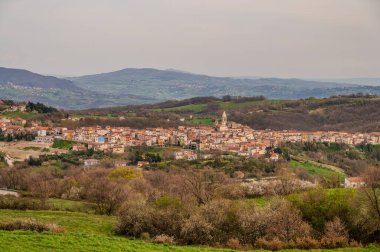 Sant 'Elena Sannita (eski adı Cameli), İtalya' nın Molise eyaletinde yer alan bir şehirdir. Kökeni ne kadar belirsiz olsa da ortaçağdan kalma..