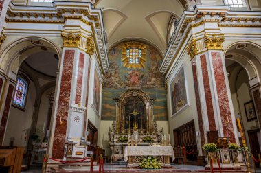 Isernia, Molise. Havari Aziz Petrus Katedrali, Isernia şehrinin en önemli Katolik binasıdır..