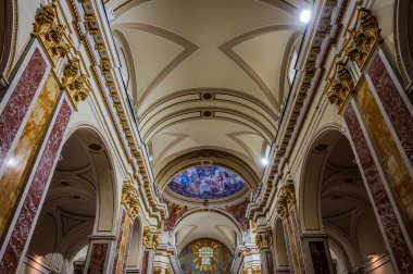 Isernia, Molise. Havari Aziz Petrus Katedrali, Isernia şehrinin en önemli Katolik binasıdır..