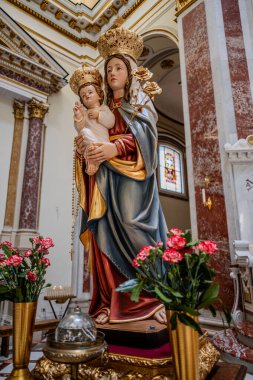 Isernia, Molise. Havari Aziz Petrus Katedrali, Isernia şehrinin en önemli Katolik binasıdır..