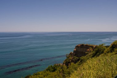 Costa dei Trabocchi olarak bilinen Ortona 'dan Vasto' ya uzanan sahil, yaklaşık 40 kilometre boyunca uzanır ve çok sayıda trabocchi barındırır..