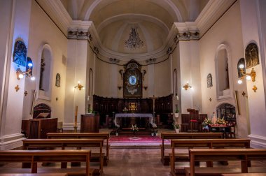 Reform görmüş küçük rahiplerin düzenine ait yapı 17. yüzyılda, vebadan korunan Madonna dei Monti 'ye adanmış küçük bir Marian tapınağının üzerine inşa edildi..