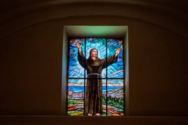 Reform görmüş küçük rahiplerin düzenine ait yapı 17. yüzyılda, vebadan korunan Madonna dei Monti 'ye adanmış küçük bir Marian tapınağının üzerine inşa edildi..