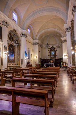 Reform görmüş küçük rahiplerin düzenine ait yapı 17. yüzyılda, vebadan korunan Madonna dei Monti 'ye adanmış küçük bir Marian tapınağının üzerine inşa edildi..