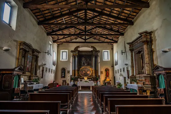 Kilise, büyük olasılıkla topluluk tarafından bağışlandı, 15. yüzyılın sonları ve 1517 yılları arasında Augustinian babaları tarafından inşa edildi..