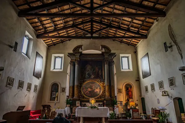 Kilise, büyük olasılıkla topluluk tarafından bağışlandı, 15. yüzyılın sonları ve 1517 yılları arasında Augustinian babaları tarafından inşa edildi..