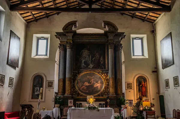 Kilise, büyük olasılıkla topluluk tarafından bağışlandı, 15. yüzyılın sonları ve 1517 yılları arasında Augustinian babaları tarafından inşa edildi..