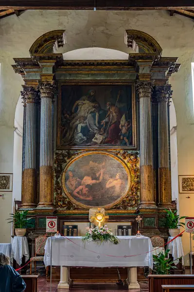 Kilise, büyük olasılıkla topluluk tarafından bağışlandı, 15. yüzyılın sonları ve 1517 yılları arasında Augustinian babaları tarafından inşa edildi..