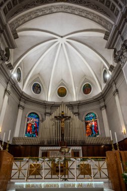 Havari Aziz Thomas 'a adanmış Katedral Bazilikası antik bir Roma tapınağının sahasına inşa edilmiştir. 1060 yılında Normanlar tarafından yok edildi, yeniden inşa edildi..
