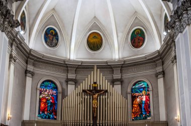 Havari Aziz Thomas 'a adanmış Katedral Bazilikası antik bir Roma tapınağının sahasına inşa edilmiştir. 1060 yılında Normanlar tarafından yok edildi, yeniden inşa edildi..