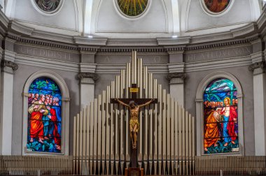 Havari Aziz Thomas 'a adanmış Katedral Bazilikası antik bir Roma tapınağının sahasına inşa edilmiştir. 1060 yılında Normanlar tarafından yok edildi, yeniden inşa edildi..