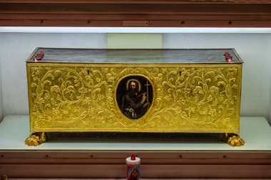 Havari Aziz Thomas 'a adanmış Katedral Bazilikası antik bir Roma tapınağının sahasına inşa edilmiştir. 1060 yılında Normanlar tarafından yok edildi, yeniden inşa edildi..