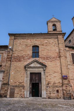 S. Rocco Kilisesi 16. yüzyılın ilk yarısında Mösyö Giacomo da Varese tarafından kumtaşı bir kapı ile inşa edilmiştir. İçeride, Aziz Rocco 'nun ahşap heykeli ve mihraptaki İsa' nın Kutsal Kalbi heykeli..