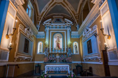 S. Rocco Kilisesi 16. yüzyılın ilk yarısında Mösyö Giacomo da Varese tarafından kumtaşı bir kapı ile inşa edilmiştir. İçeride, Aziz Rocco 'nun ahşap heykeli ve mihraptaki İsa' nın Kutsal Kalbi heykeli..