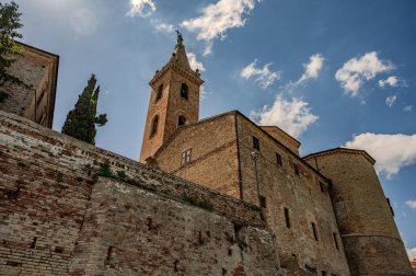 Aziz Gregory ve Margaret Katedrali, San Benedetto del Tronto-Ripatransone-Montalto piskoposluğunun ortak katedrali olan Ripatransone 'daki ana tarikat binasıdır.
