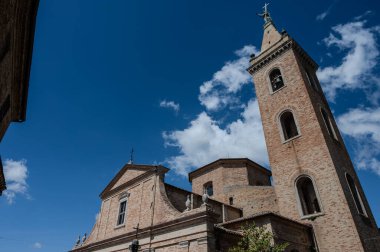 Aziz Gregory ve Margaret Katedrali, San Benedetto del Tronto-Ripatransone-Montalto piskoposluğunun ortak katedrali olan Ripatransone 'daki ana tarikat binasıdır.