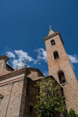 Aziz Gregory ve Margaret Katedrali, San Benedetto del Tronto-Ripatransone-Montalto piskoposluğunun ortak katedrali olan Ripatransone 'daki ana tarikat binasıdır.