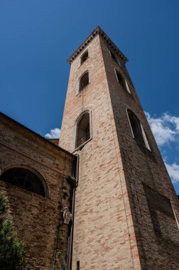 Aziz Gregory ve Margaret Katedrali, San Benedetto del Tronto-Ripatransone-Montalto piskoposluğunun ortak katedrali olan Ripatransone 'daki ana tarikat binasıdır.