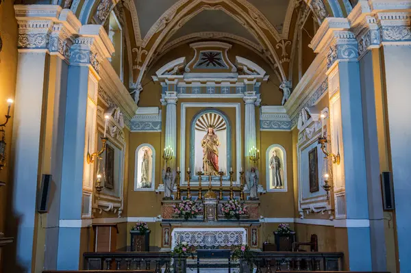 S. Rocco Kilisesi 16. yüzyılın ilk yarısında Mösyö Giacomo da Varese tarafından kumtaşı bir kapı ile inşa edilmiştir. İçeride, Aziz Rocco 'nun ahşap heykeli ve mihraptaki İsa' nın Kutsal Kalbi heykeli..