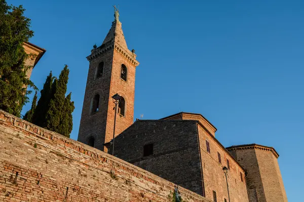Ripatransone, İtalya 'nın Ascoli Piceno eyaletinde yer alan bir şehirdir. Kasaba, Adriyatik Denizi 'ne yakın yüksek bir tepede yer almaktadır..