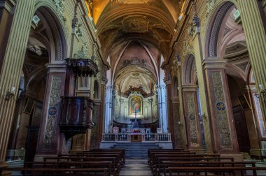 Santa Maria Annunziata Katedrali, Priverno 'daki en önemli Katolik ibadet yeri ve Latin-Terracina-Sezze-Priverno piskoposluğunun ortak katedralidir..