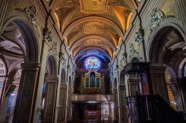 Santa Maria Annunziata Katedrali, Priverno 'daki en önemli Katolik ibadet yeri ve Latin-Terracina-Sezze-Priverno piskoposluğunun ortak katedralidir..