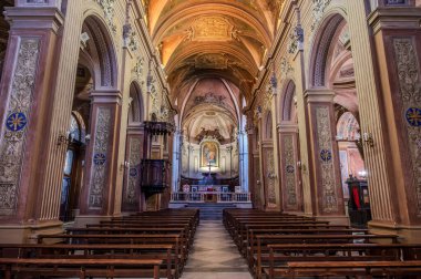 Santa Maria Annunziata Katedrali, Priverno 'daki en önemli Katolik ibadet yeri ve Latin-Terracina-Sezze-Priverno piskoposluğunun ortak katedralidir..