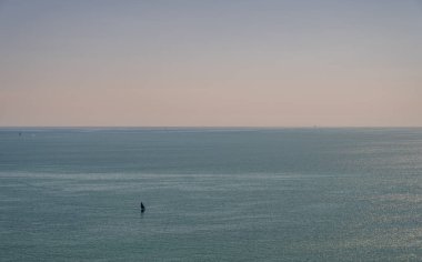 Adriyatik Denizi, İtalya yarımadası ile Balkan yarımadası arasında yer alan ve Yukarı Adriyatik, Orta Adriyatik ve Aşağı Adriyatik 'e bölünmüş doğu Akdeniz' in bir parçasıdır..