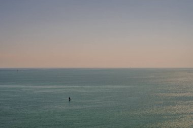 Adriyatik Denizi, İtalya yarımadası ile Balkan yarımadası arasında yer alan ve Yukarı Adriyatik, Orta Adriyatik ve Aşağı Adriyatik 'e bölünmüş doğu Akdeniz' in bir parçasıdır..