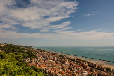 Cupra Marittima (18 Aralık 1862 'ye kadar Marano), İtalya' nın Ascoli Piceno eyaletinde yer alan bir şehirdir..