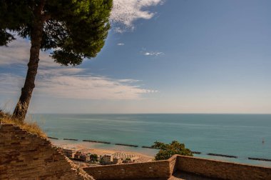 Cupra Marittima (18 Aralık 1862 'ye kadar Marano), İtalya' nın Ascoli Piceno eyaletinde yer alan bir şehirdir..