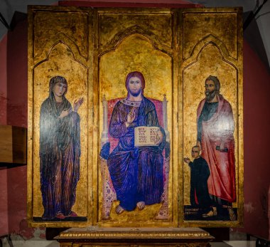 Kilise 1015 yılında zaten vardı. Bunun kanıtı, Roma çan kulesinin altındaki yuvarlak kemer ve mevcut binanın yan tarafındaki bazı pencerelerdir..