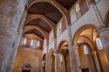 Santa Maria Annunziata Katedrali, Anagni Piskoposluğu 'nun piskoposluk merkezi olan Anagni' de Katolik ibadetinin başlıca yeridir..