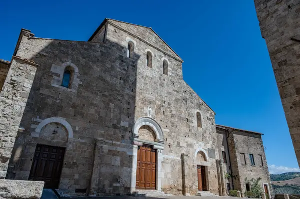 Santa Maria Annunziata Katedrali, Anagni Piskoposluğu 'nun piskoposluk merkezi olan Anagni' de Katolik ibadetinin başlıca yeridir..