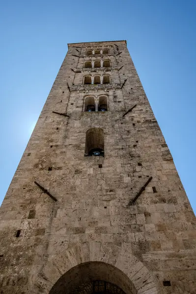 Santa Maria Annunziata Katedrali, Anagni Piskoposluğu 'nun piskoposluk merkezi olan Anagni' de Katolik ibadetinin başlıca yeridir..