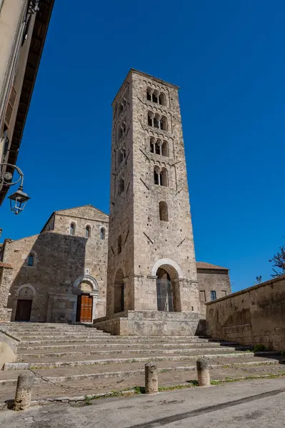 Santa Maria Annunziata Katedrali, Anagni Piskoposluğu 'nun piskoposluk merkezi olan Anagni' de Katolik ibadetinin başlıca yeridir..