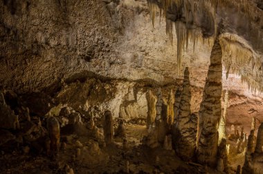 Frasassi Mağaraları, Gola della Rossa ve Frasassi Bölgesel Doğal Parkı içinde, Ancona ilinin Genga belediyesine bağlı yeraltı karst mağaralarıdır..