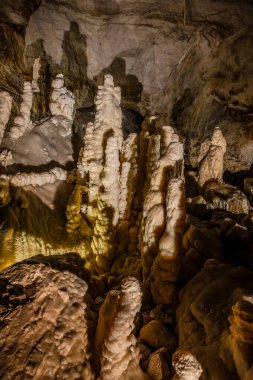 Frasassi Mağaraları, Gola della Rossa ve Frasassi Bölgesel Doğal Parkı içinde, Ancona ilinin Genga belediyesine bağlı yeraltı karst mağaralarıdır..
