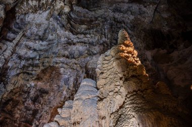 Frasassi Mağaraları, Gola della Rossa ve Frasassi Bölgesel Doğal Parkı içinde, Ancona ilinin Genga belediyesine bağlı yeraltı karst mağaralarıdır..