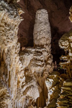 Frasassi Mağaraları, Gola della Rossa ve Frasassi Bölgesel Doğal Parkı içinde, Ancona ilinin Genga belediyesine bağlı yeraltı karst mağaralarıdır..