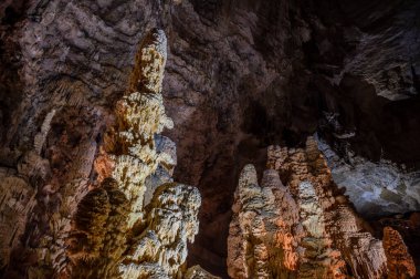 Frasassi Mağaraları, Gola della Rossa ve Frasassi Bölgesel Doğal Parkı içinde, Ancona ilinin Genga belediyesine bağlı yeraltı karst mağaralarıdır..