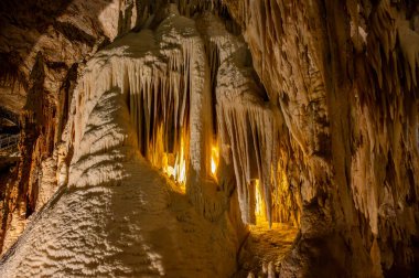 Frasassi Mağaraları, Gola della Rossa ve Frasassi Bölgesel Doğal Parkı içinde, Ancona ilinin Genga belediyesine bağlı yeraltı karst mağaralarıdır..