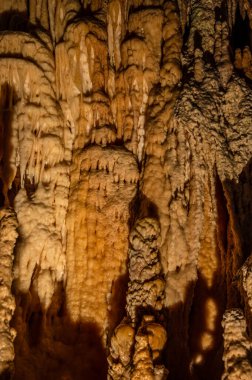 Frasassi Mağaraları, Gola della Rossa ve Frasassi Bölgesel Doğal Parkı içinde, Ancona ilinin Genga belediyesine bağlı yeraltı karst mağaralarıdır..
