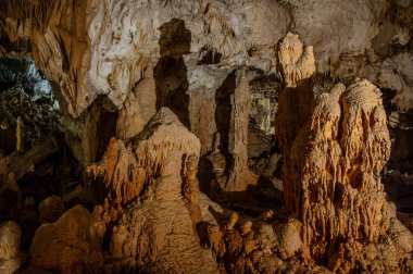 Frasassi Mağaraları, Gola della Rossa ve Frasassi Bölgesel Doğal Parkı içinde, Ancona ilinin Genga belediyesine bağlı yeraltı karst mağaralarıdır..