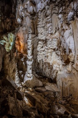 Frasassi Mağaraları, Gola della Rossa ve Frasassi Bölgesel Doğal Parkı içinde, Ancona ilinin Genga belediyesine bağlı yeraltı karst mağaralarıdır..